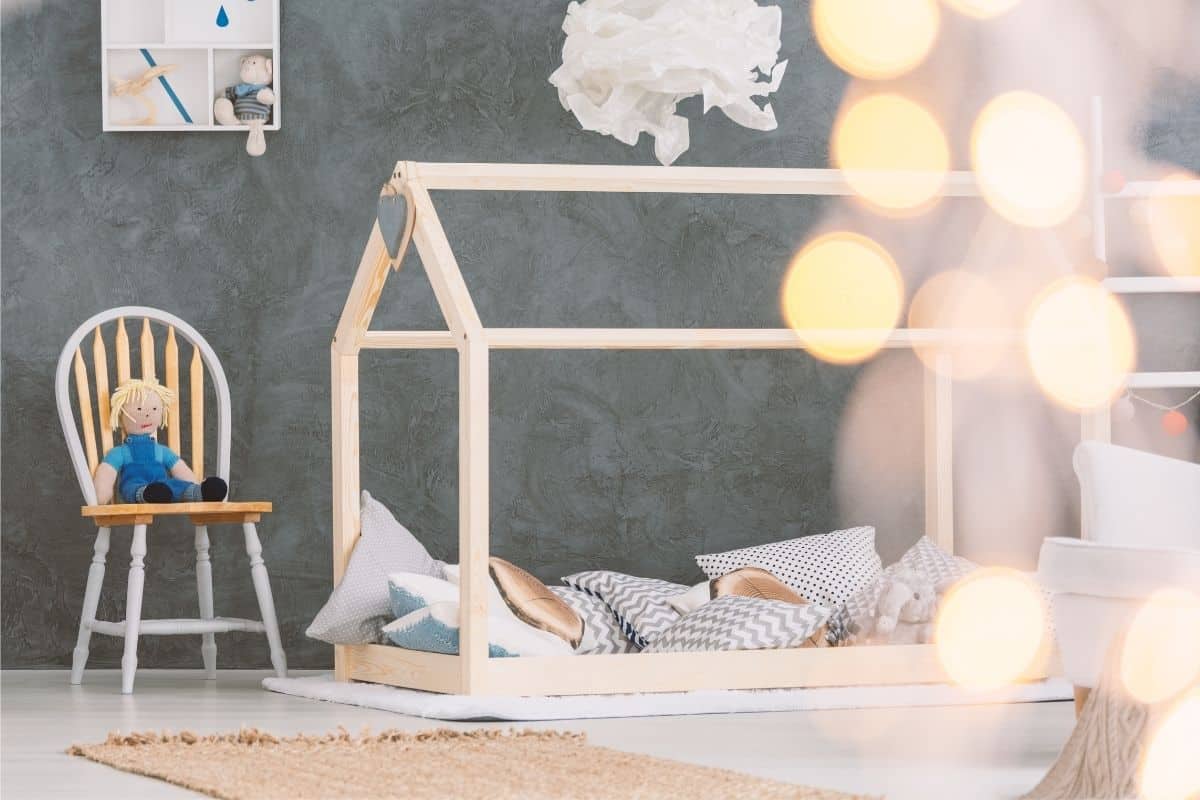 Pros and cons of utilizing a Montessori-Style floor bed - Play. Learn.  Thrive.