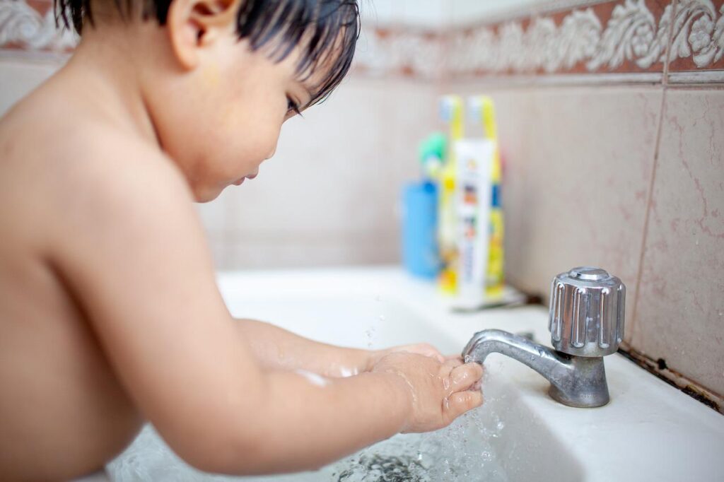 child, hand washing, sink-6067646.jpg
