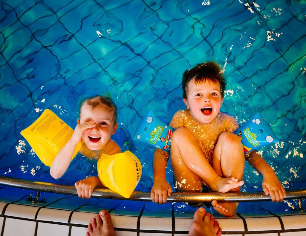 swimming, children, pool-933217.jpg
