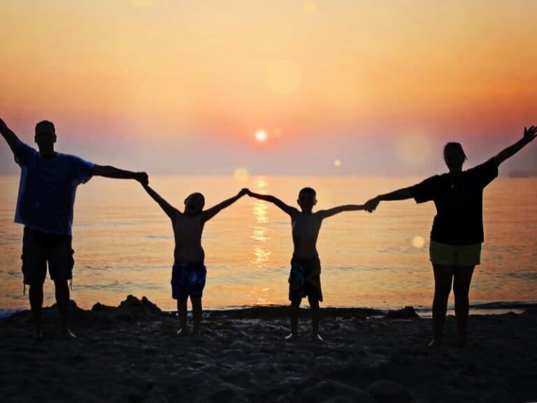 The Summer Screen Reset: Why Your Child Needs a Minimal Screen Summer (and How to Make It Happen)